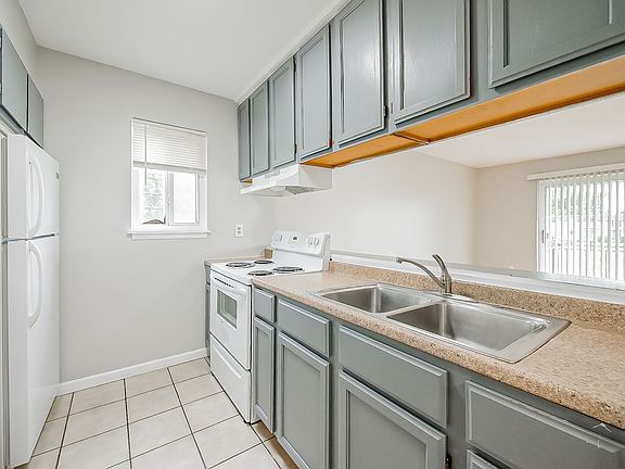 3rd image of 1490 Nancywood Dr APT 12