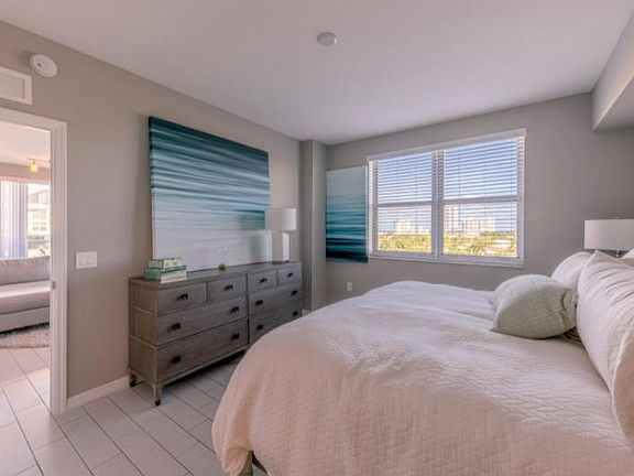 5th image of 3020 Port Royale Dr S #B2
