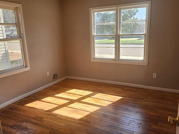 4th image of 2622 Globe Ave