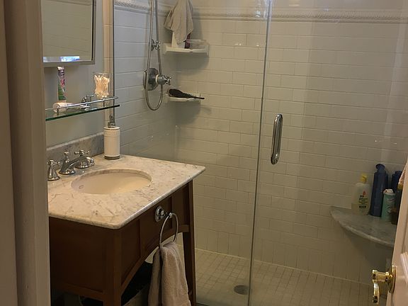 4th image of 45 Raymond Ave