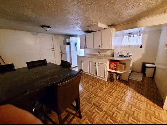 2nd image of 171 Bay 23rd St #B