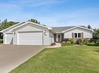 192 Brookwood Dr, Hortonville, WI 54944