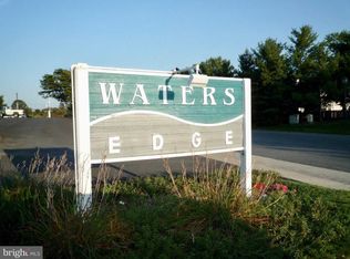 806 Waters Edge Dr, Newark, DE 19702
