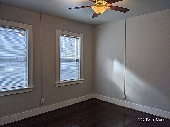 4th image of 122 E Main St