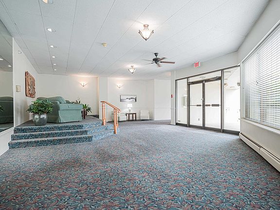 4th image of 1442 Foster St #704