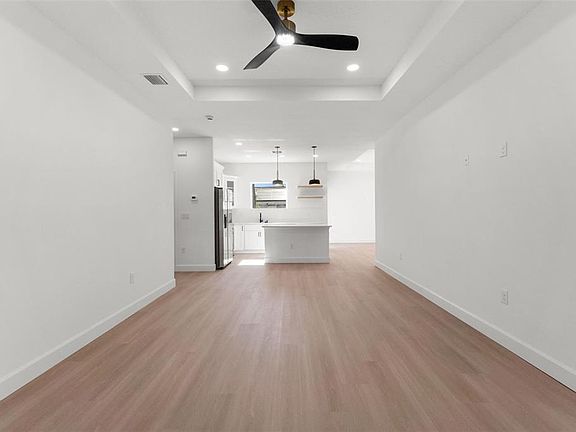 4th image of 2967 Barry Rd