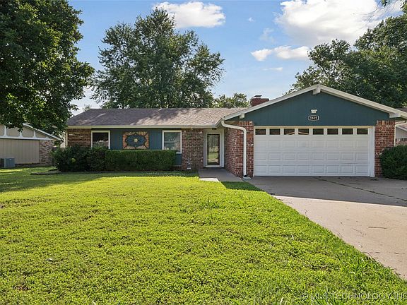 3rd image of 1809 East Dr