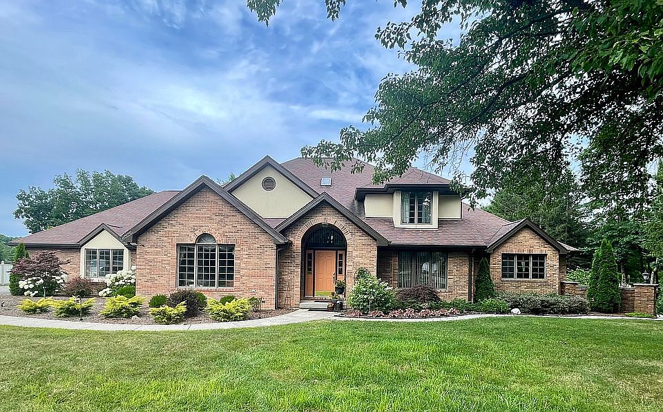 1st image of 172 White Oak Dr