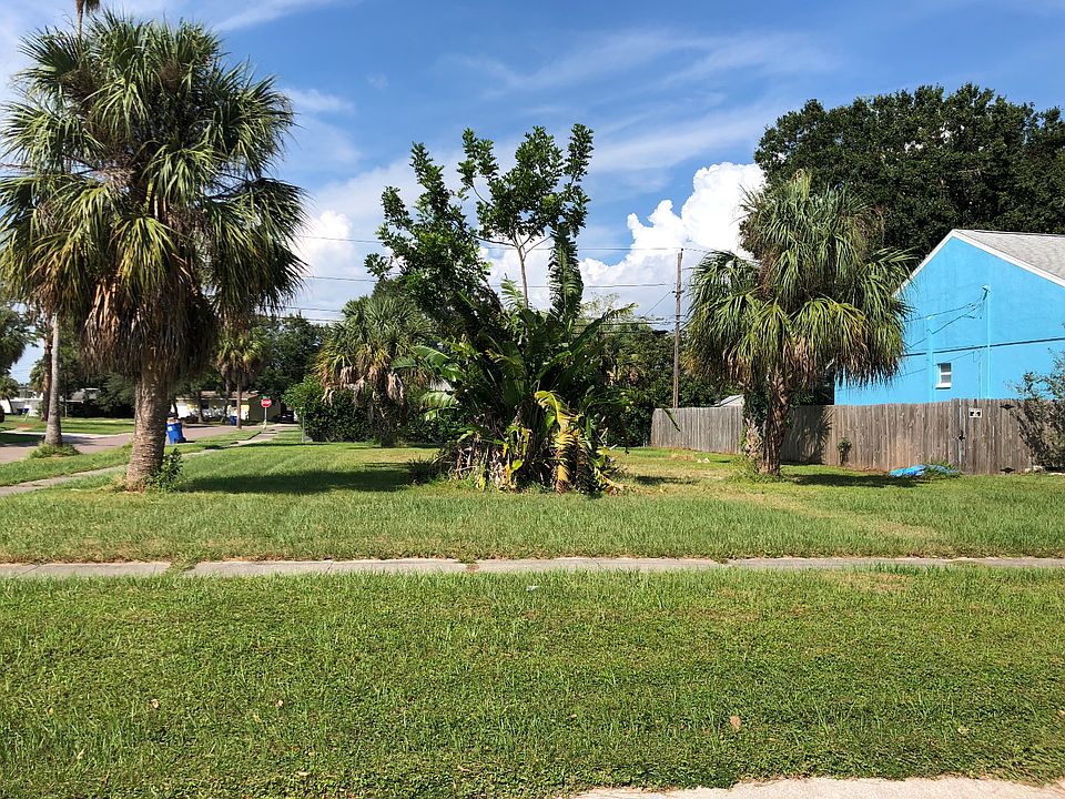 1st image of 247 81st Ave N