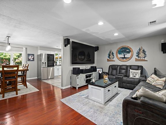 4th image of 1135 Royal Dr