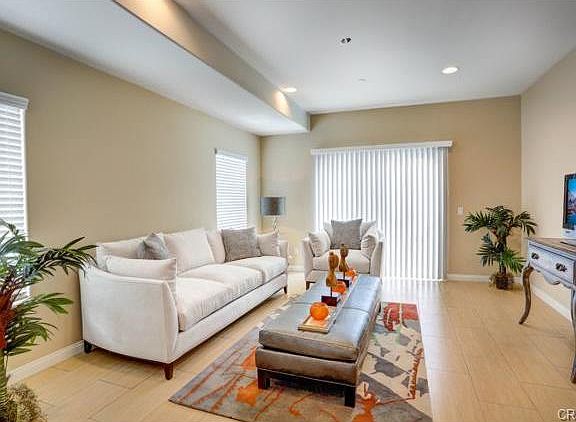 4th image of 1556 W Katella Ave Unit 2