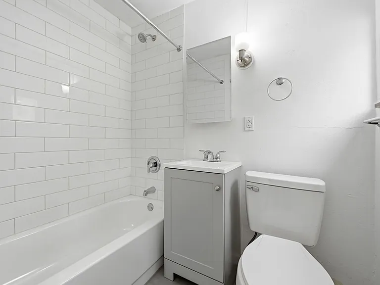 126 W 9th Ave — Photo 11