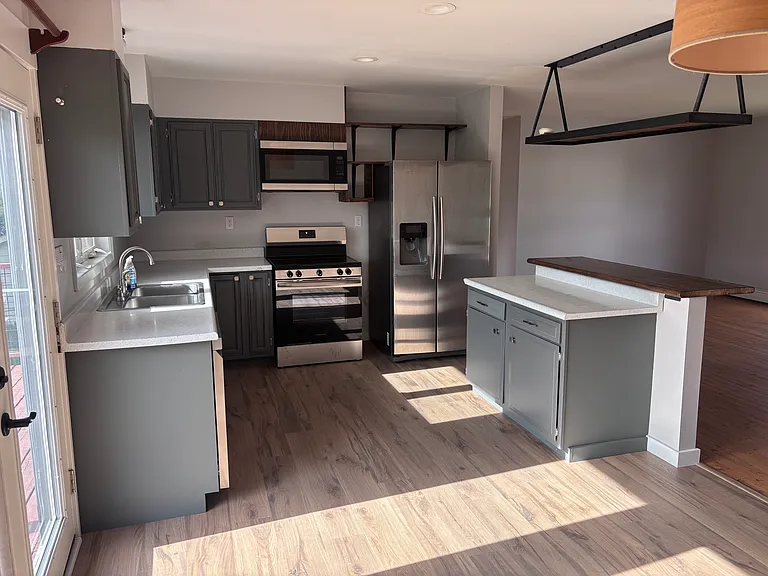 311 N 18th Ave — Photo 2