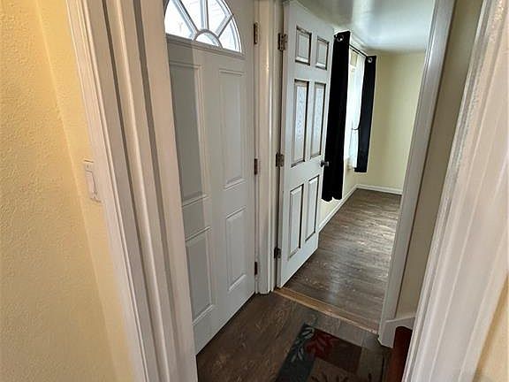 4th image of 215 W 8th St