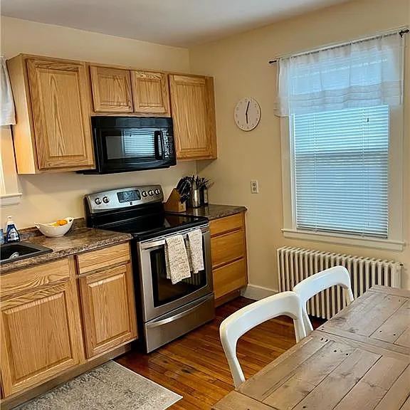 16 Florence Ave — Photo 8