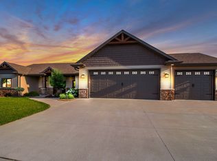 580 Cornrow Ln, Combined Locks, WI 54113