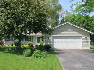 59 Countryside Dr, Rockton, IL 61072