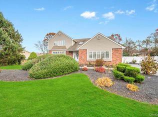 9 Kimberly Ave, Farmingville, NY 11738
