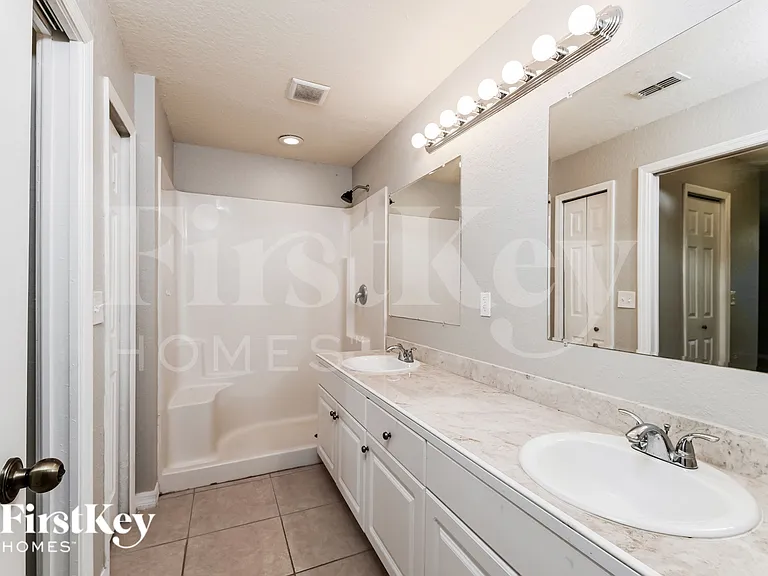 1412 NW 12th Pl — Photo 12