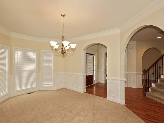 3rd image of 2615 Brynlyn Ct NE