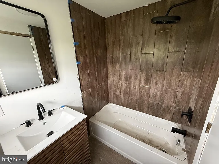124 E Main St #2 — Photo 3
