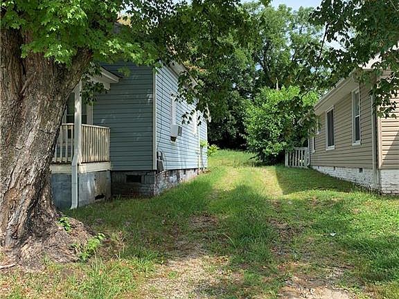 3rd image of 1015 Adams St
