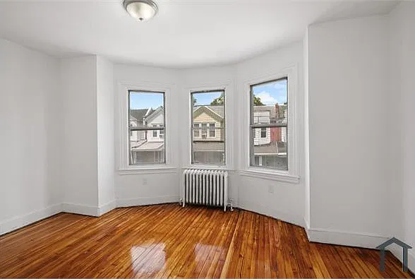 3 bed, 1100 sqft, $1,375 — Photo 2
