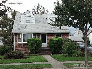 1st image of 122 Westbury Ave