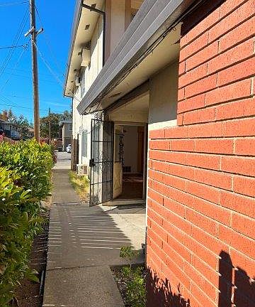 4th image of 811 Cathedral Ct APT 3