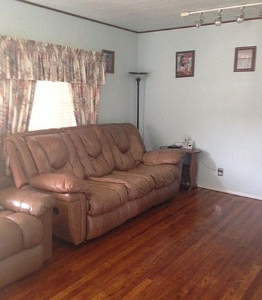 5th image of 1101 Evergreen Dr