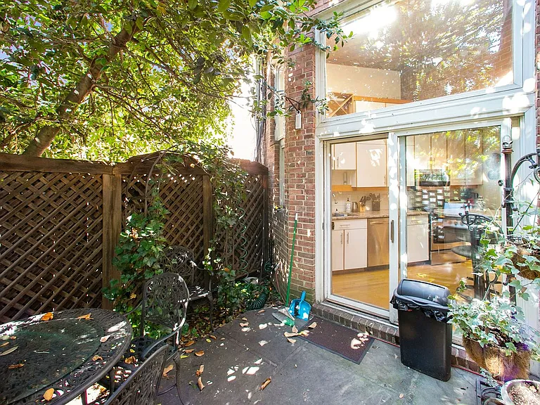 837 New Hampshire Ave NW — Photo 29