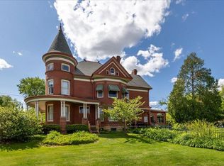 1045 W 3rd St, Dubuque, IA 52001