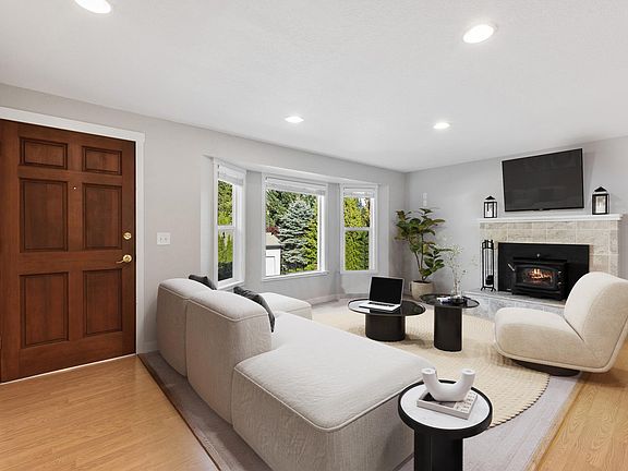 Living Room (virtually staged)