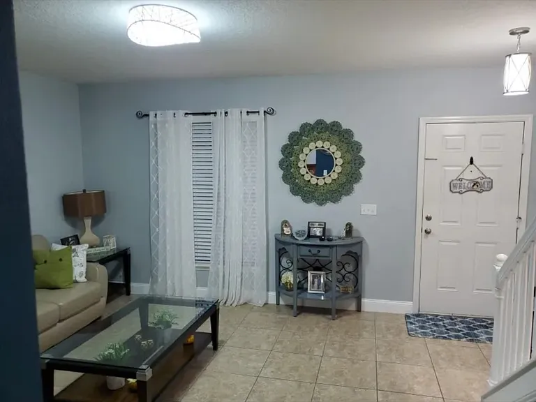 2245 Tulip Valley — Photo 7