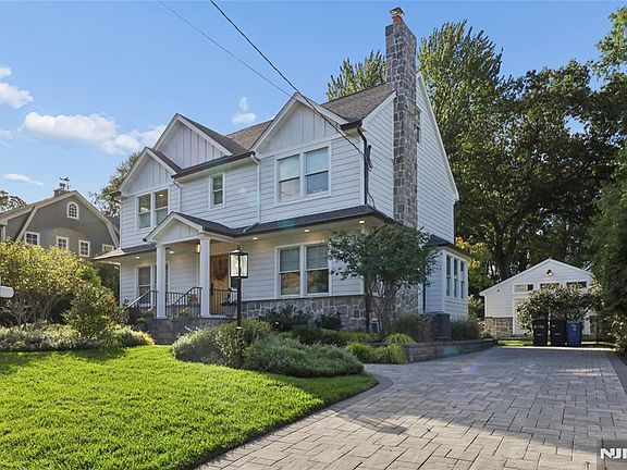 2nd image of 584 Sylvan Place