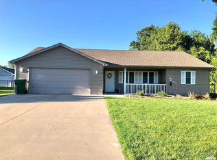 1604 E Pickett Ln, Marion, IL 62959