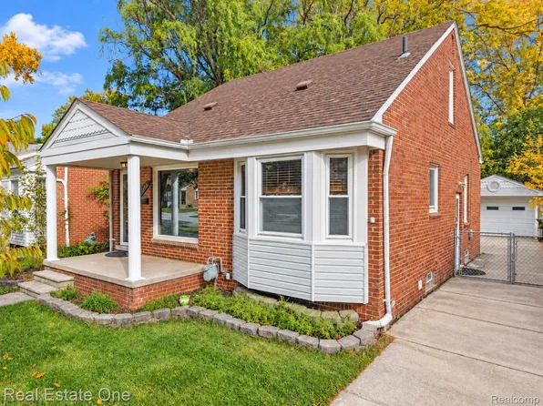 11744 Royal Grand St, Redford, MI 48239