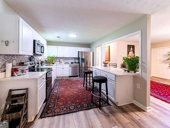5th image of 2985 Catalina Dr