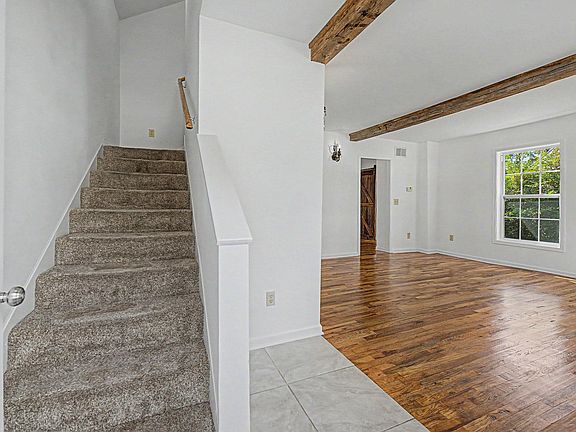 3rd image of 228 Poplar Ave