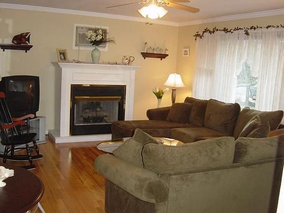 3rd image of 90 Keats Ave