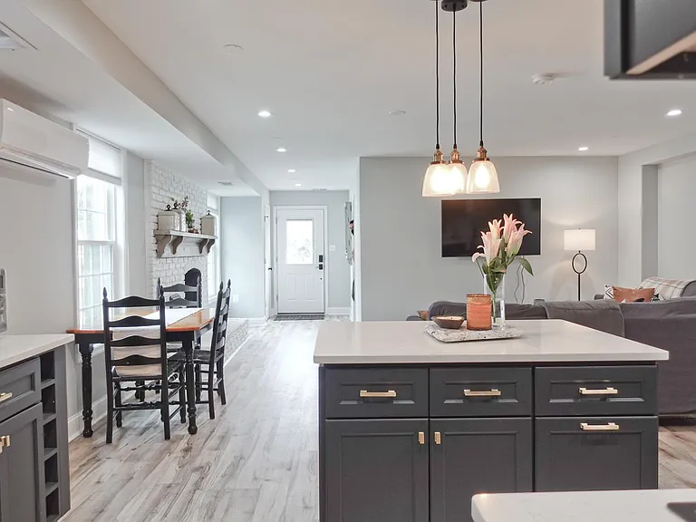 1315 N Lynnbrook Dr — Photo 6