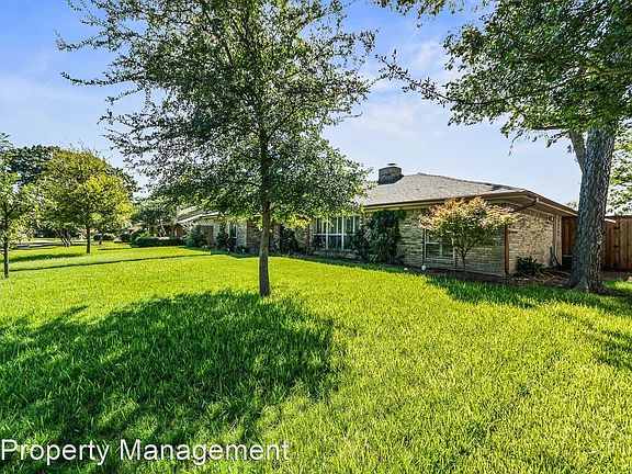 3rd image of 2720 Pinehurst Dr