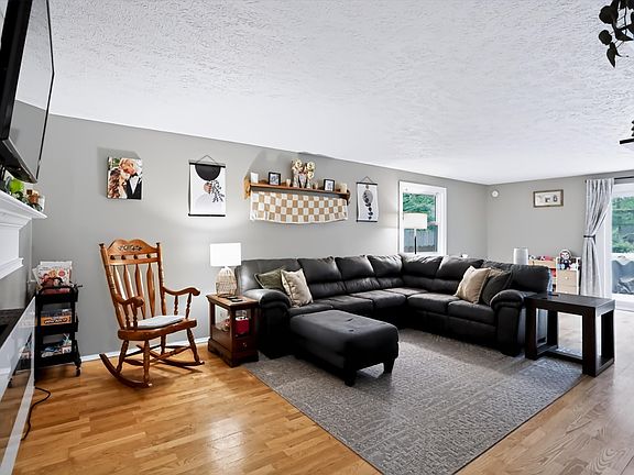 3rd image of 1515 W 75th Pl