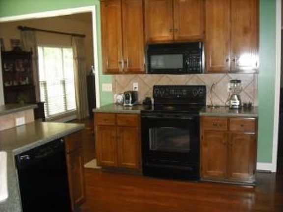 4th image of 1040 English Oak Dr