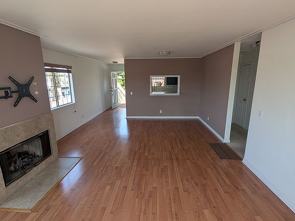 5th image of 823 Maple St #2