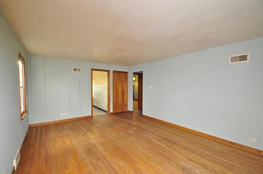 3rd image of 1326 Linden Ave