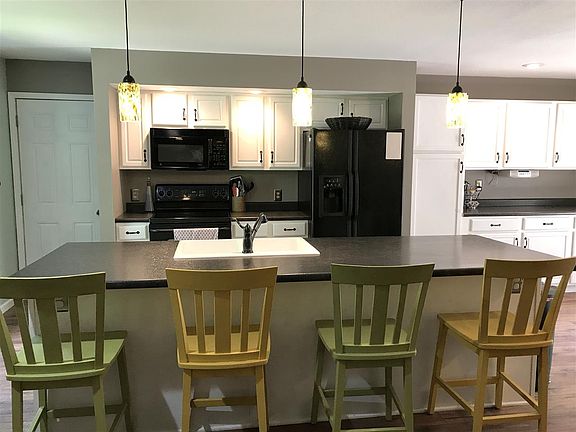 4th image of 3575 E Warren Cir