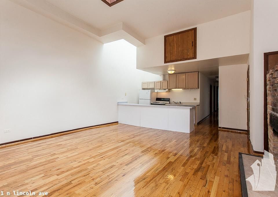1st image of 2521 N Lincoln Ave #1415