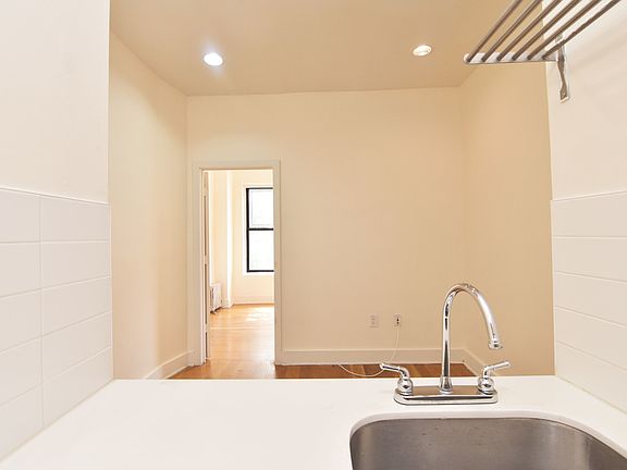 2nd image of 932 Amsterdam Ave #S2