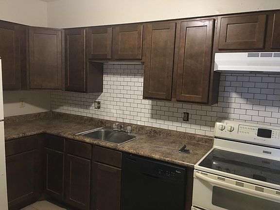 2nd image of 2859 Magnolia Ave